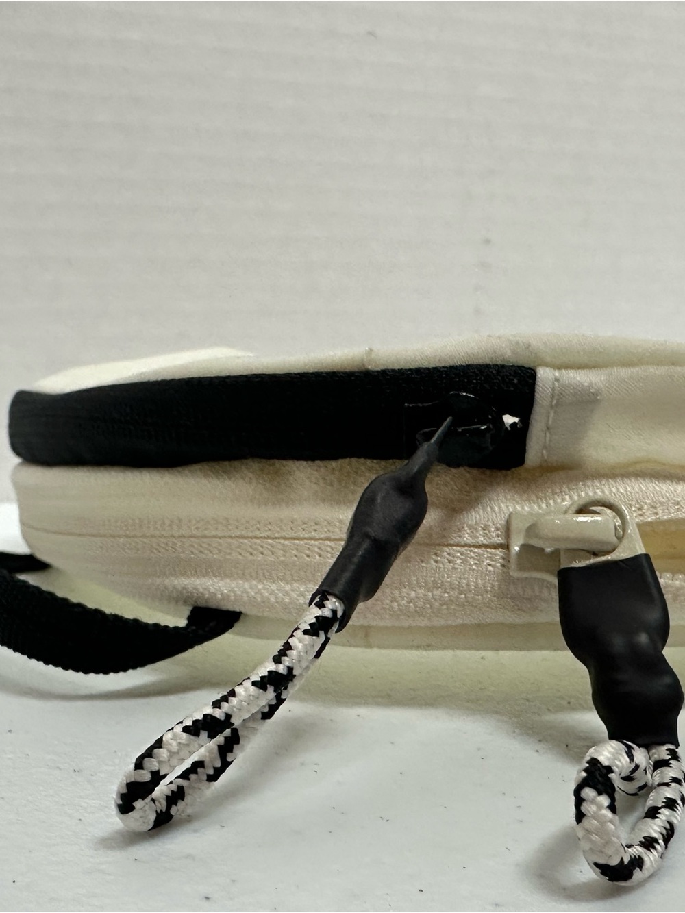 Thule Small Compression Packing Cube White Travel Organizer 10x7 - Picture 3 of 9